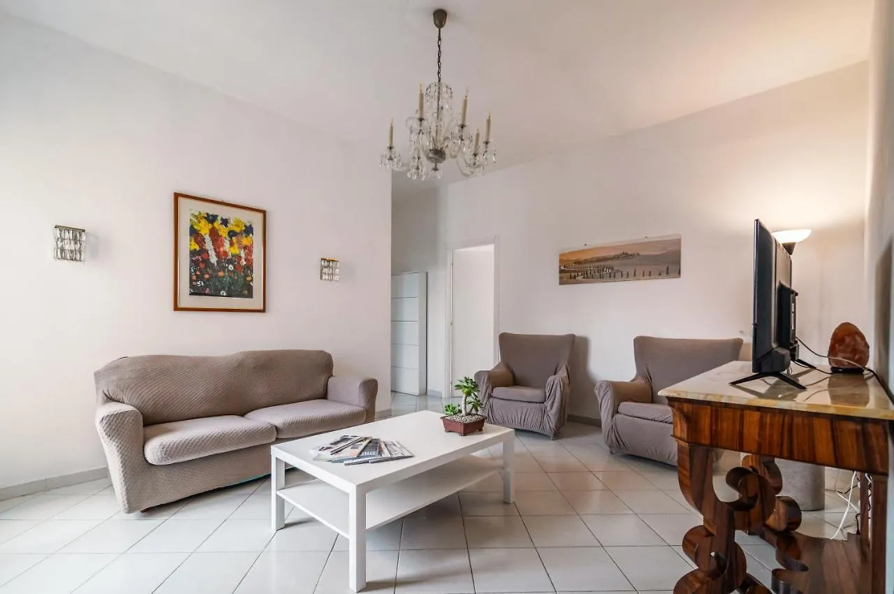 Appartamento Comfy Flat Steps Away From Siena Station! Italia