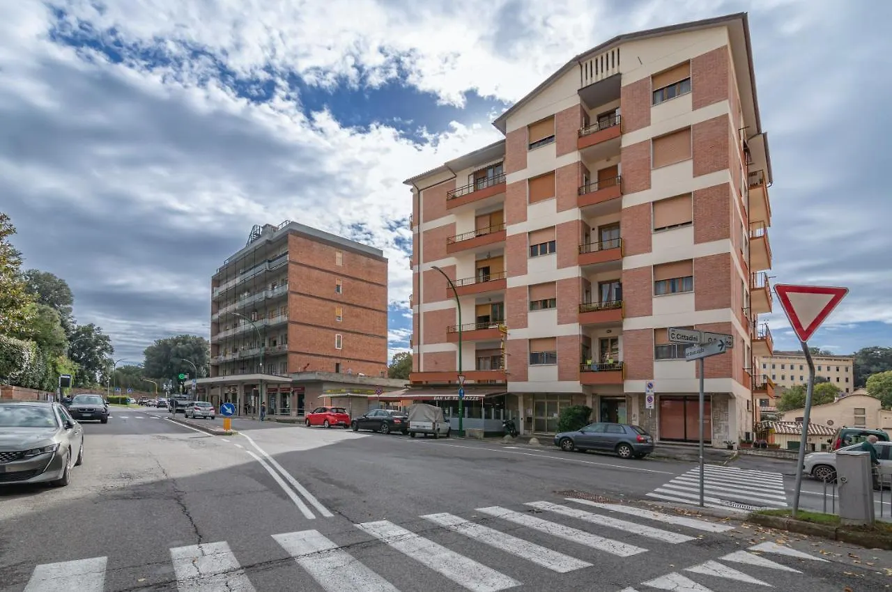 Appartamento Comfy Flat Steps Away From Siena Station! 0*,